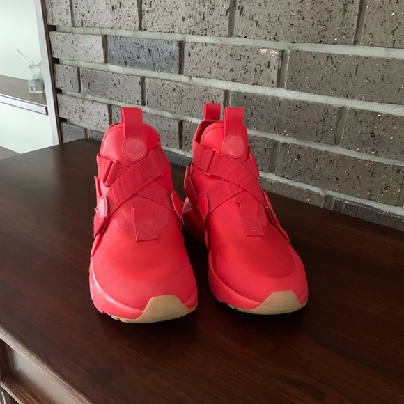 Nike Air Huarache City Women's US 10.5 Red - Picture 5 of 5